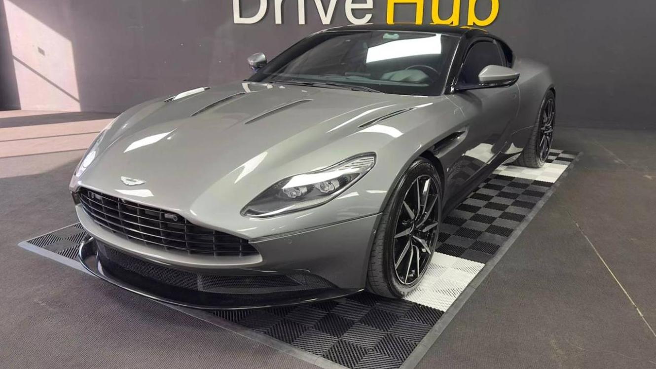 ASTON MARTIN DB11 2018 SCFRMFAV4JGL03379 image